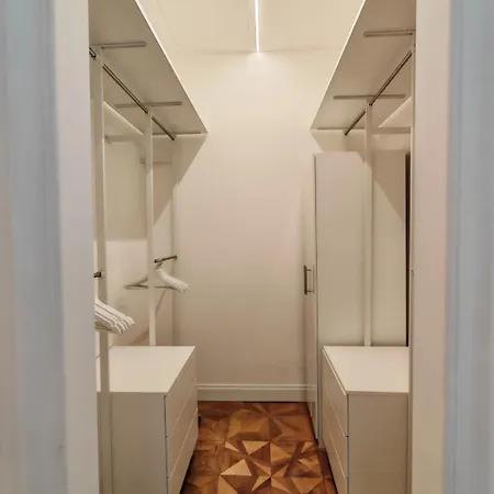 Апартаменти Jonathan Luxury Station *