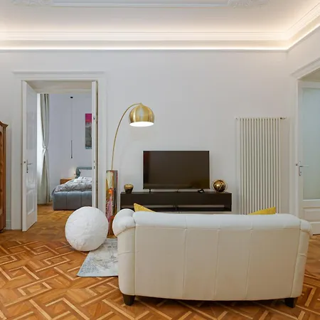 Jonathan Luxury Station *