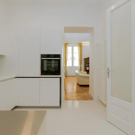 Jonathan Luxury Station Трієст