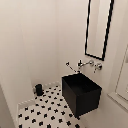 Jonathan Luxury Station Апартаменти Трієст