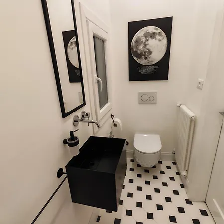 Апартаменти Jonathan Luxury Station *