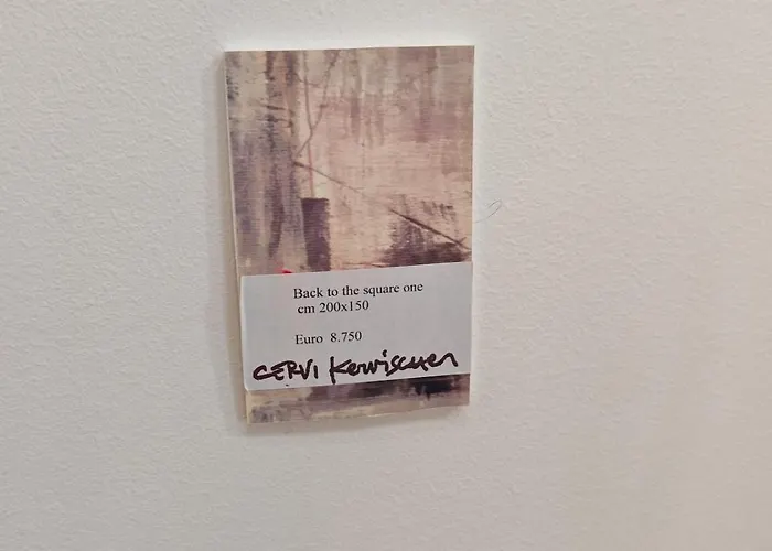 Jonathan Luxury Station