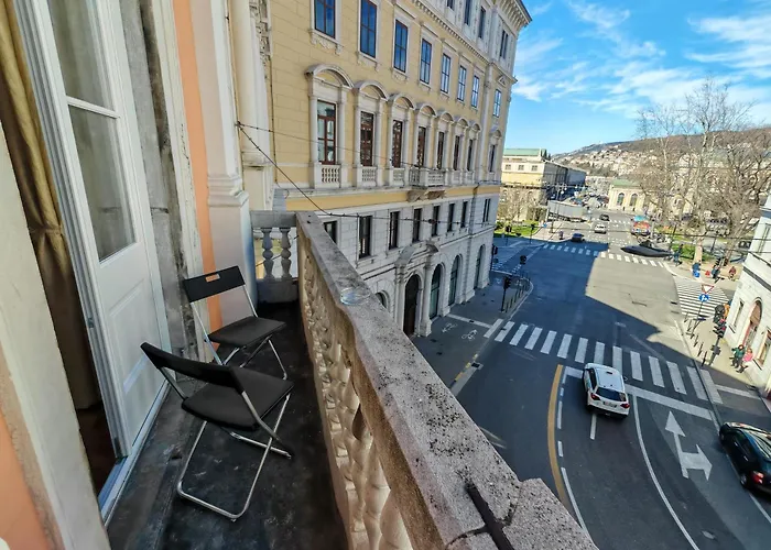 Jonathan Luxury Station