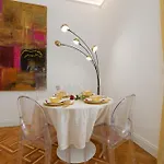 Jonathan Luxury Station *