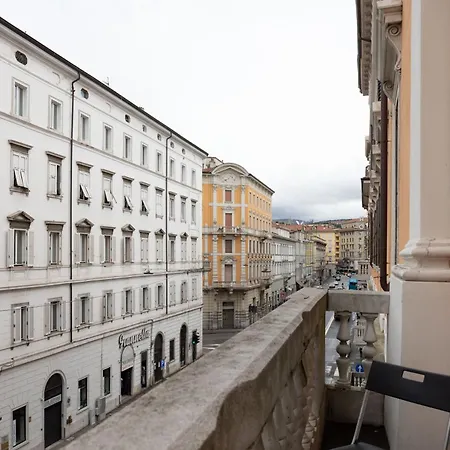 Jonathan Luxury Station