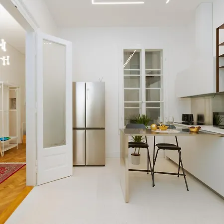 Jonathan Luxury Station *