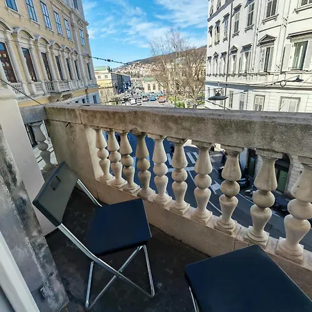 Jonathan Luxury Station * Τεργέστη