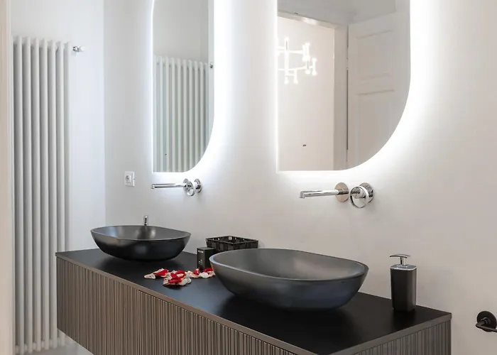 Jonathan Luxury Station