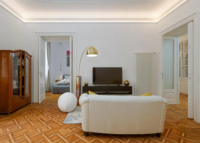 Jonathan Luxury Station *