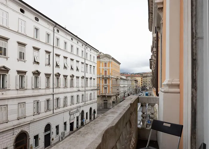 Jonathan Luxury Station