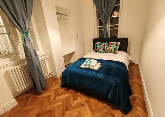 Jonathan Luxury Station *